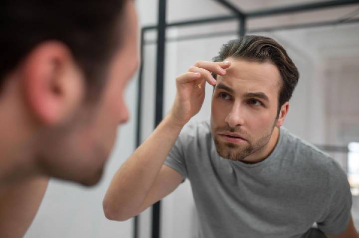 Queda de cabelo: por que cada vez mais homens buscam tratamento?