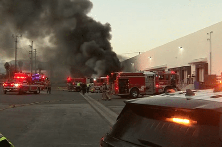 Queda de helicóptero deixa pelo menos três mortos em Los Angeles, nos EUA