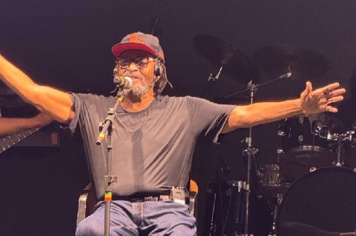 Quem é Edson Gomes, citado por Daniela Mercury em fala sobre agressão