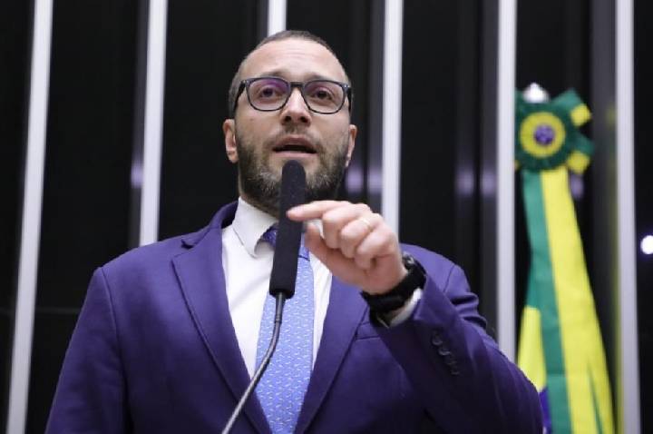 Quem é Filipe Barros, candidato ao Senado pelo Paraná