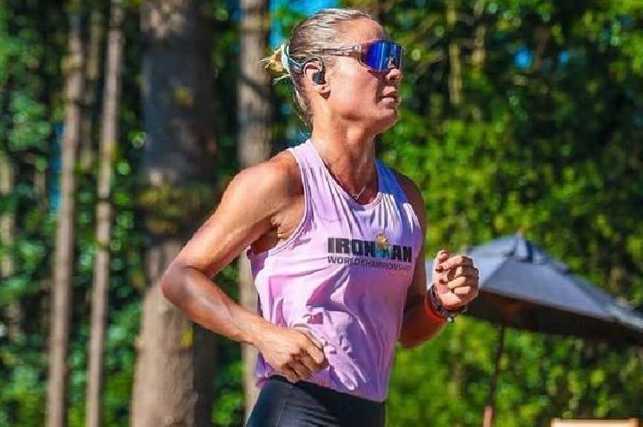 Quem era a triatleta brasileira que morreu durante prova do Ironman Texas