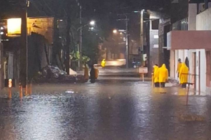 Recife teve 100 milímetros de chuva em apenas 24 horas, diz Defesa Civil