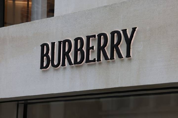 Recuperação da Burberry é amenizada pelo impacto da guerra no Irã