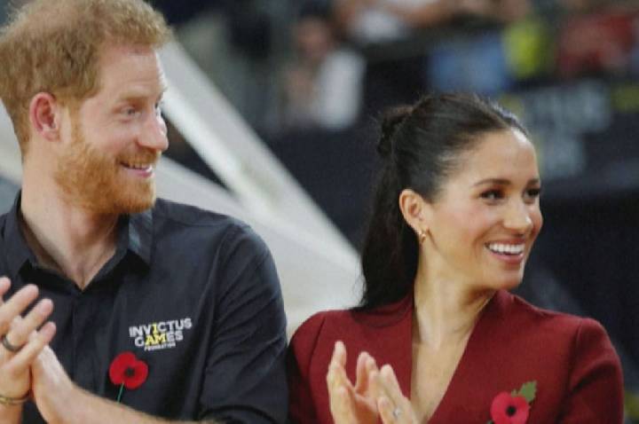 Rei Charles recebe príncipe Harry, Meghan e os dois filhos do casal, diz TV