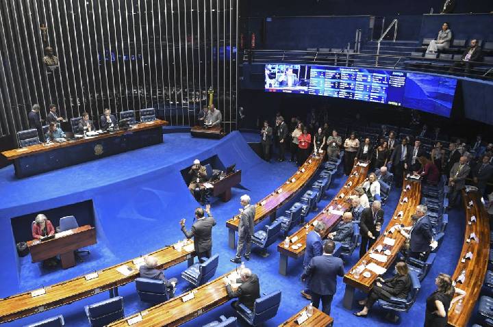 Relator alega que pressão dos EUA sobre Pix dá fôlego à PEC do BC no Senado
