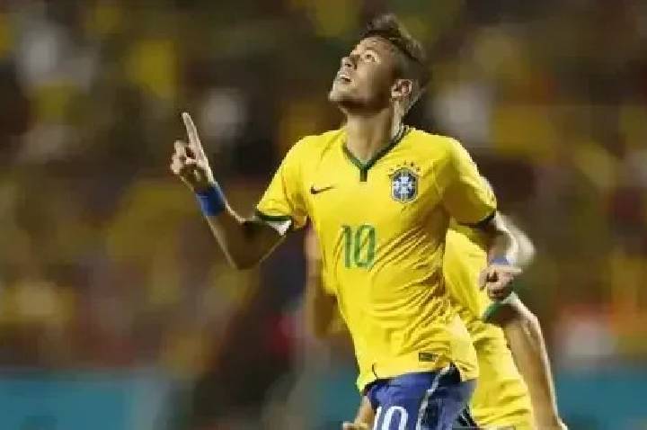 Relembre como foi a fratura de Neymar na Copa de 2014 e sua recuperação