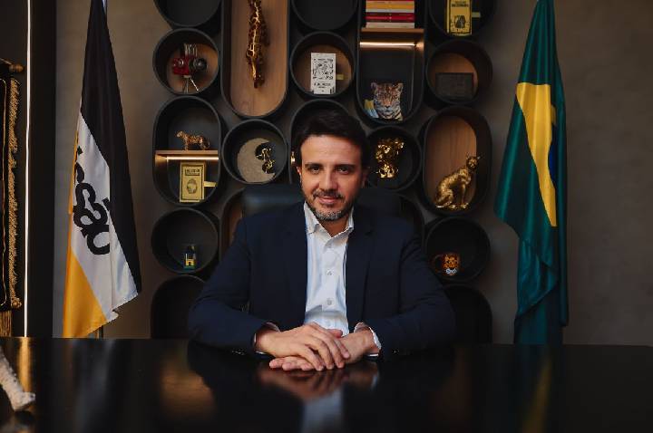 Renan Santos mira fase de debates em busca de votos anti-Lula e anti-Flávio