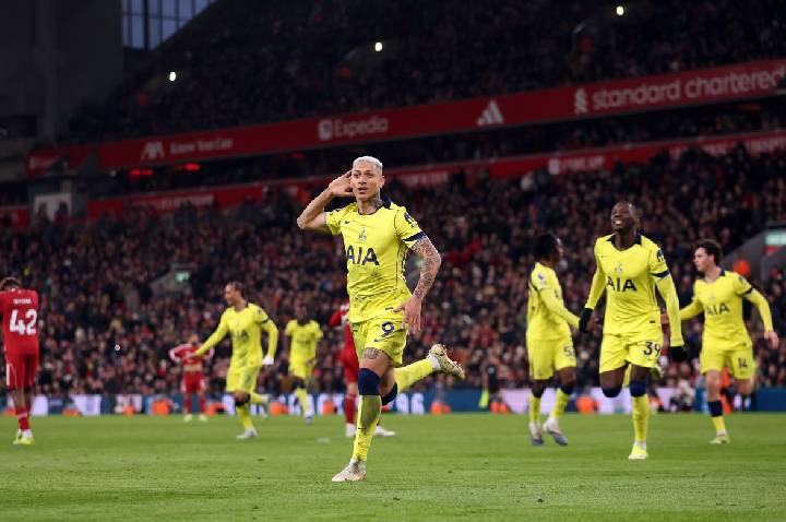 Richarlison deve pedir rescisão no Tottenham para assinar com o Vasco