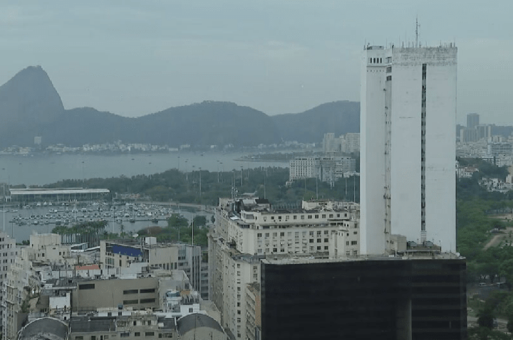 Rio de Janeiro entra em alerta para chuvas e rajadas de ventos