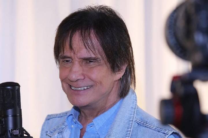 Roberto Carlos cancela show e fãs ficam na porta; veja fotos