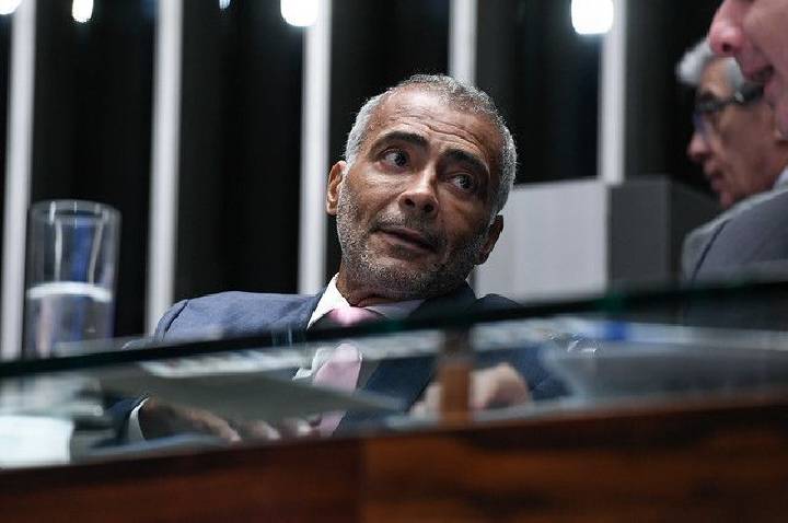 Romário deixa PL após 5 anos e declara apoio a Paes no Rio