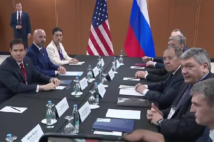 Rubio se reúne com chanceler russo em meio a conflitos no Irã e na Ucrânia