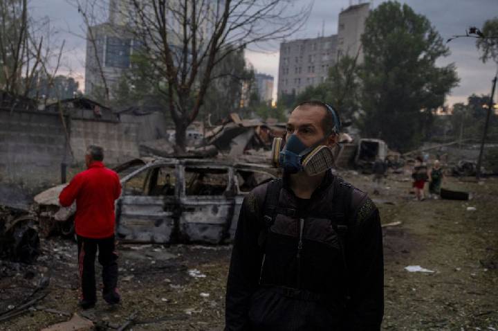 Rússia ataca Kiev com mísseis e drones e mata ao menos 20 pessoas