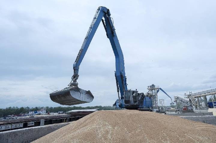Rússia ataca maior porto de grãos da Ucrânia