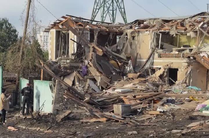 Rússia ataca usinas de energia, mata quatro e deixa Kiev sob fumaça