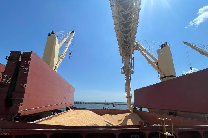 Rússia desvia exportações de grãos para o Mar Báltico após novos ataques