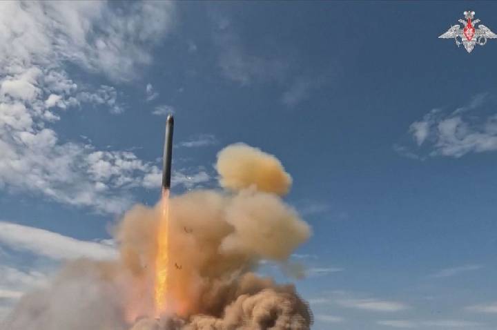 Rússia inicia nesta terça (19) exercícios nucleares que devem durar 3 dias