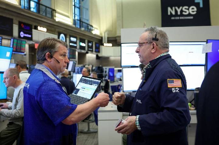 S&P 500 e Nasdaq atingem novas altas máximas com queda do petróleo