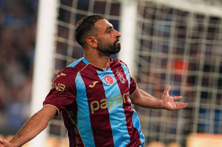Salah marca dois, tem gols anulados e decide vitória do Trabzonspor