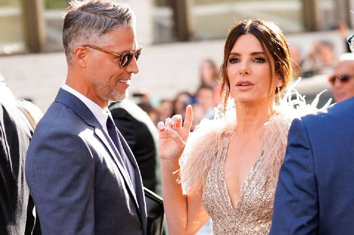 Sandra Bullock precisou de pausa para enfrentar luto pela morte do parceiro