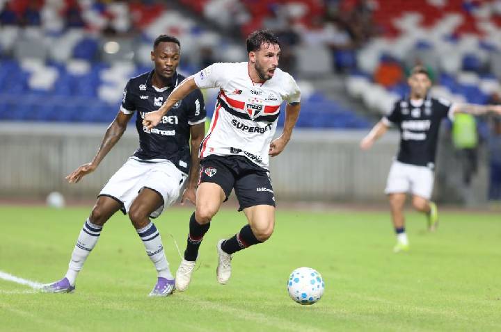 São Paulo leva gol no fim, perde para Remo e segue sem vencer no Brasileiro