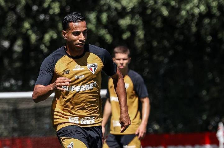 São Paulo recebe reforços em treino e pode ter novidades contra o Atlético