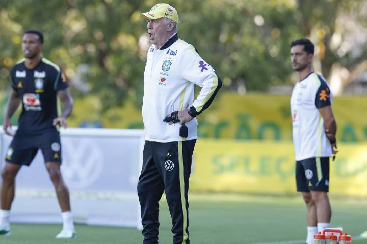 Seleção Brasileira volta aos treinos um dia após empate contra Austrália