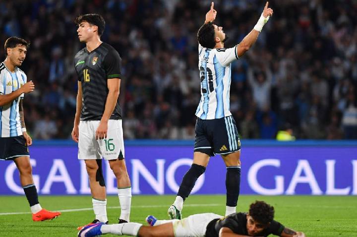 Sem Messi, Argentina goleia Bolívia em amistoso, com gol de Flaco López