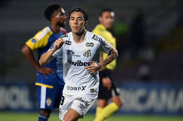 Sem Neymar, Santos goleia UCV e se aproxima das oitavas da Sul-Americana