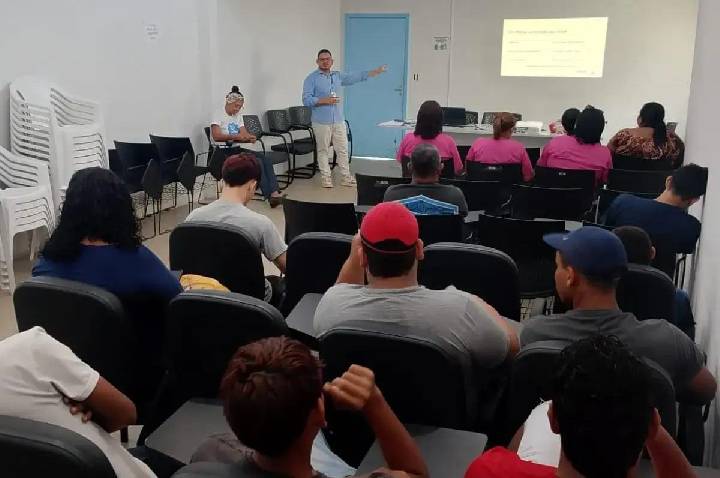 Semias realiza oficina e palestra para socioeducandos centrada no autoconhecimento e novas oportunidades