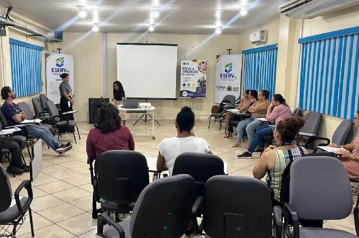 Servidores dos Cras recebem capacitação em Libras pela Prefeitura