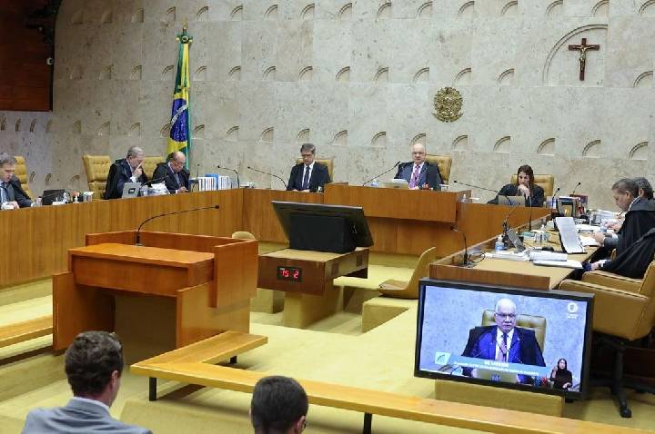 Sessões do STF são reiniciadas após suspensão de casos de Moraes e Mendonça