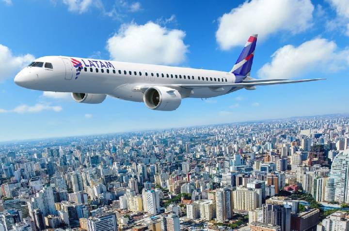 Setor aéreo pode cortar capacidade até 2027, diz CEO da Latam