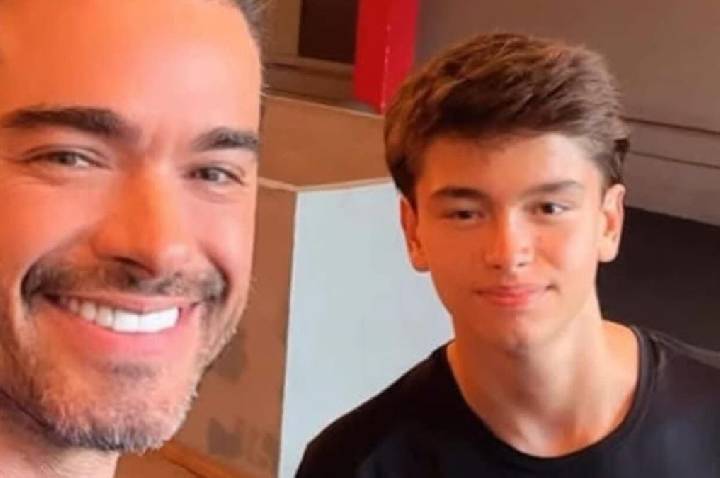 Sidney Sampaio posa com filho Leonardo após anunciar que será pai novamente