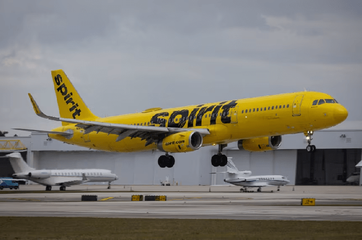 Spirit Airlines suspenderá todos os voos a partir deste sábado