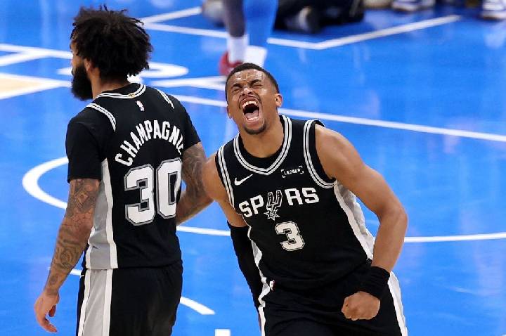 Spurs vencem o Thunder no jogo decisivo e vão à final da NBA
