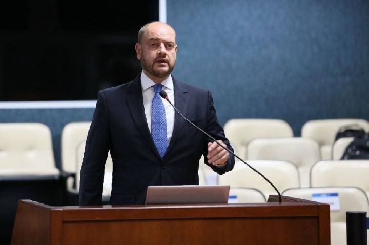 STF adia definição no RJ e abre caminho para permanência de Couto até 2027