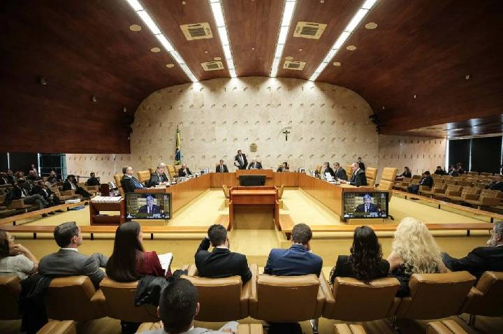 STF: Dia de Decisões Cruciais e Conflitos Internos