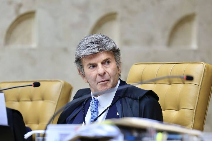 STF tem dois votos para manter prisão de pai e primo de Vorcaro