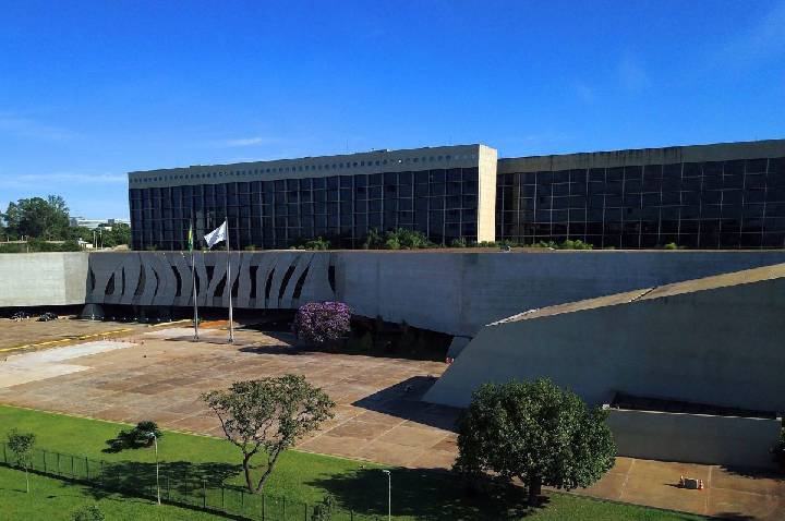 STJ não reconhece relação de casal com filho e noivado como união estável