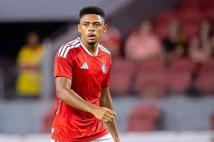 STJD mantém Victor Gabriel suspenso até retorno de Gabriel Pec