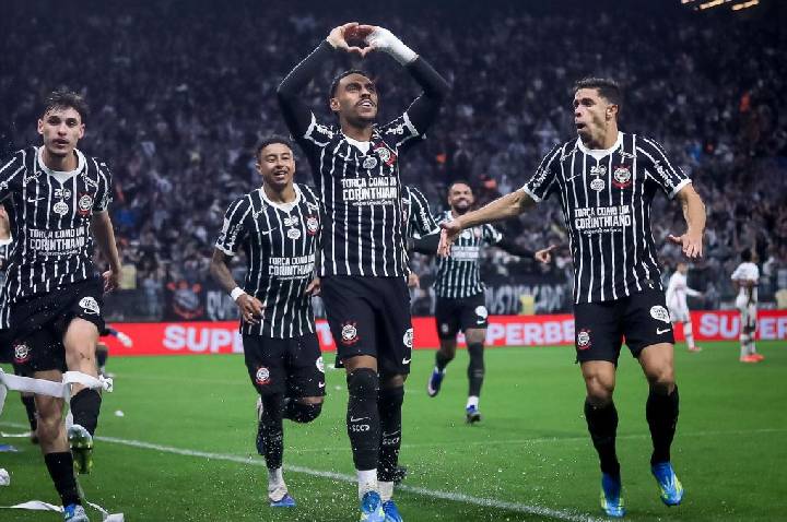 STJD multa Corinthians por atraso no clássico contra o São Paulo