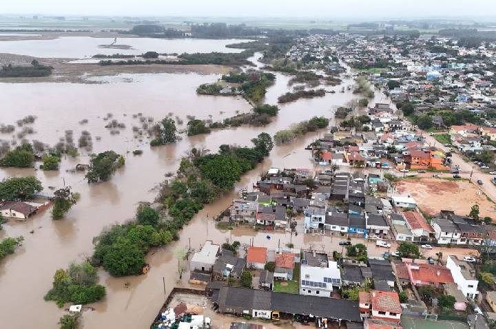 Sul do Brasil deve ter mais uma semana de chuva intensa; RS entra em alerta
