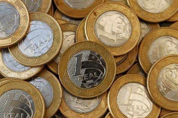 Taxas de juros recuam com petróleo abaixo de US$ 80 e após varejo fraco