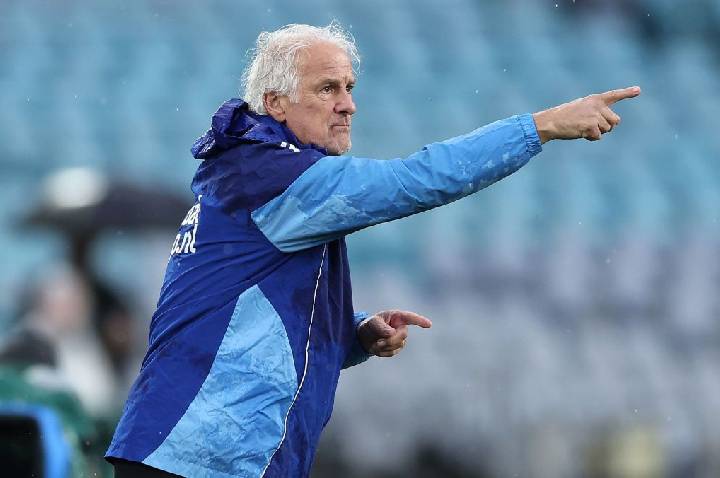 Técnico de Curaçao pede demissão a um mês da Copa do Mundo