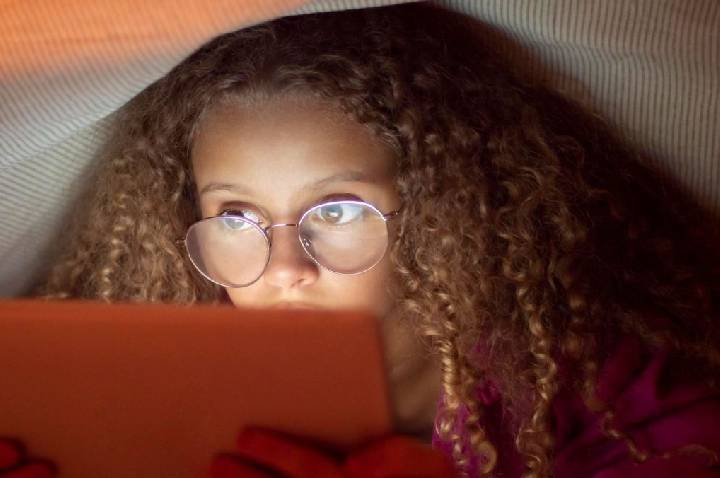 Telas não são as grandes vilãs: um novo olhar sobre a miopia
