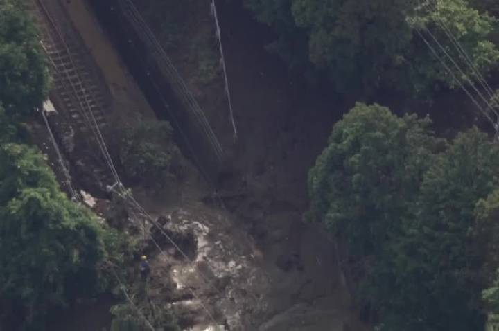 Tempestade causa deslizamento de terra no Japão e bloqueia linha de trem