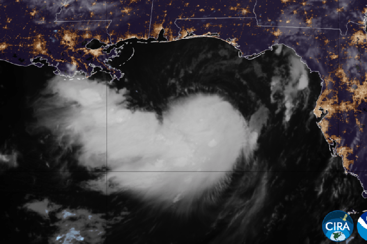 Tempestade tropical “Bertha” chega nos EUA com ventos acima de 90km/h