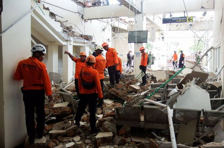 Terremoto de magnitude 7,7 deixa ao menos 47 mortos na Indonésia