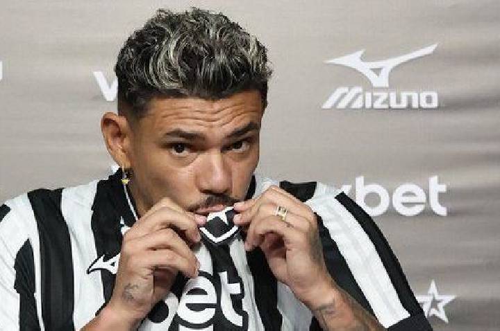 Tiquinho Soares é reapresentado no Botafogo: “Estou aqui pelo meu coração”